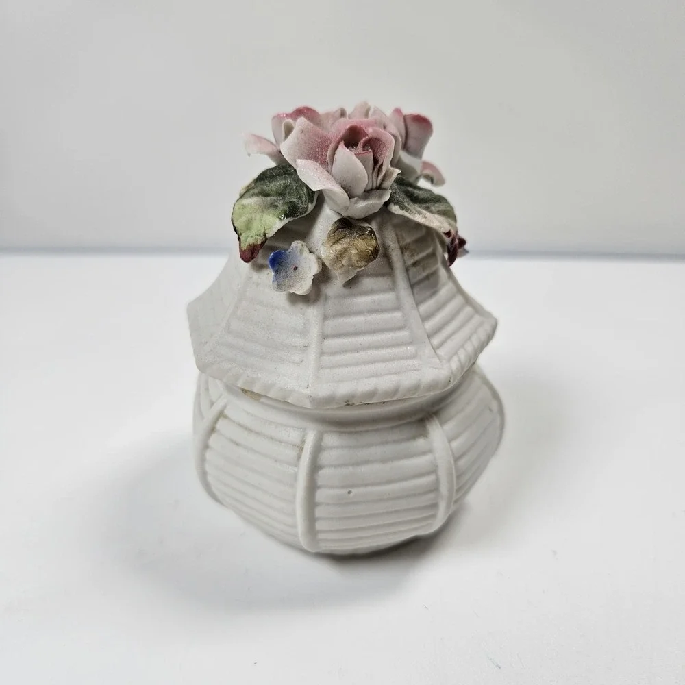Vintage VTG Vase Raised Floral Decoration Ceramic‎ Glazed Jewelry Box Trinket